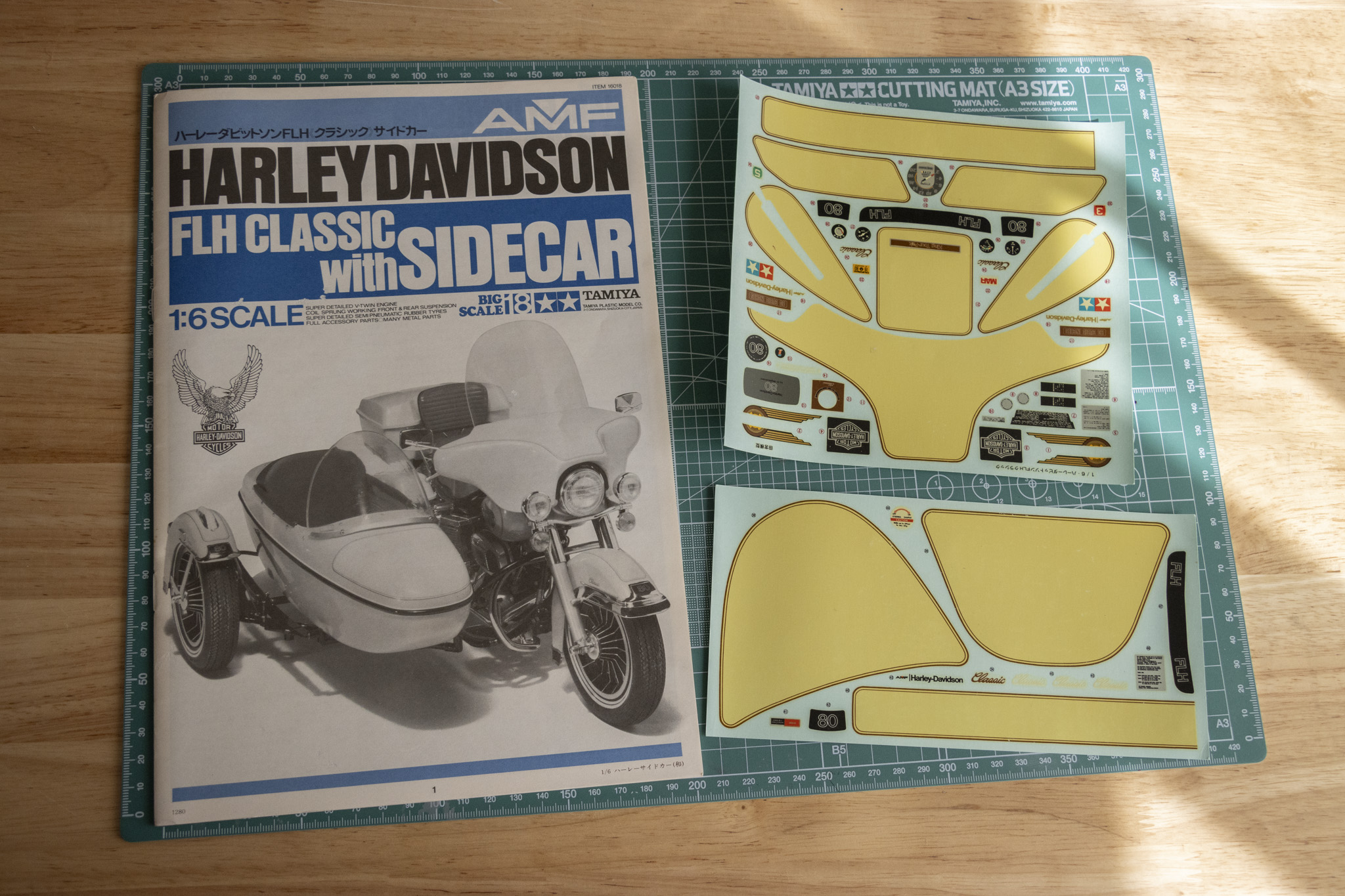 Let's review Tamiya's 1/6 Harley-Davidson FLH Classic with Sidecar